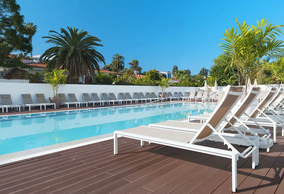 Basen w hotelu Atlantic Mirage Suites & Spa