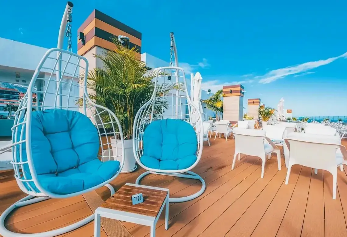 Basen w hotelu Atlantic Mirage Suites & Spa