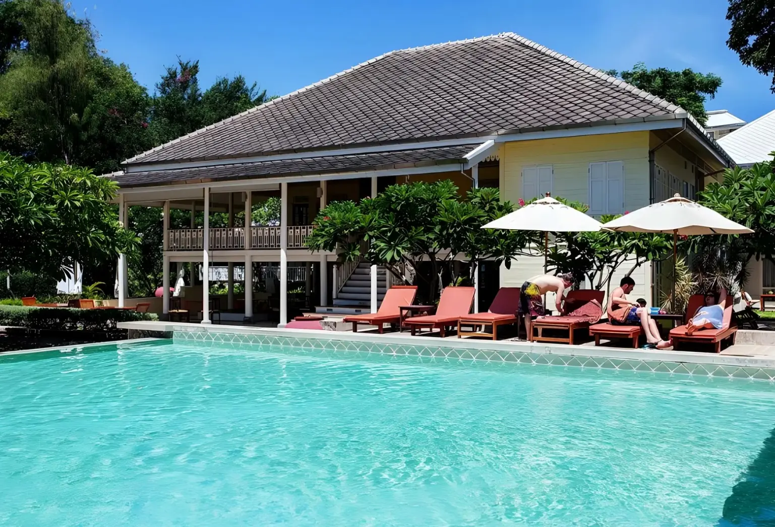 Basen w hotelu Baan Bayan Beachfront Hotel