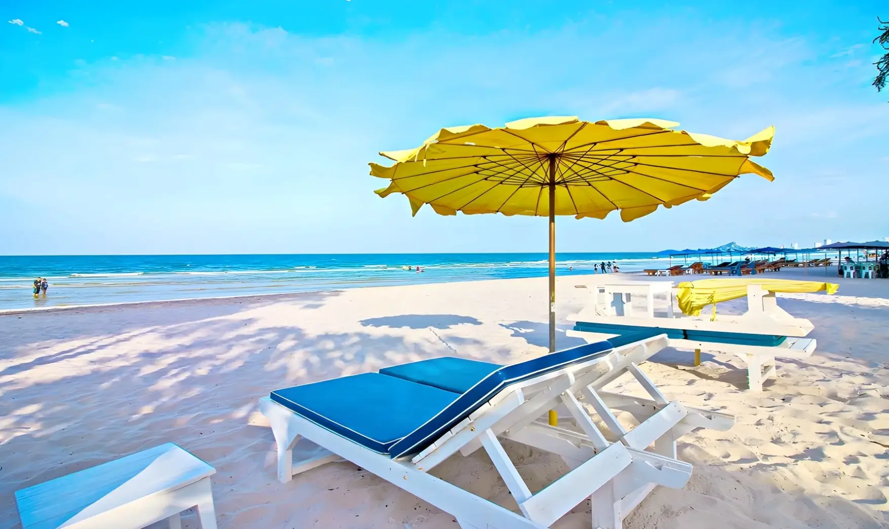 Plaża przy hotelu Baan Bayan Beachfront Hotel