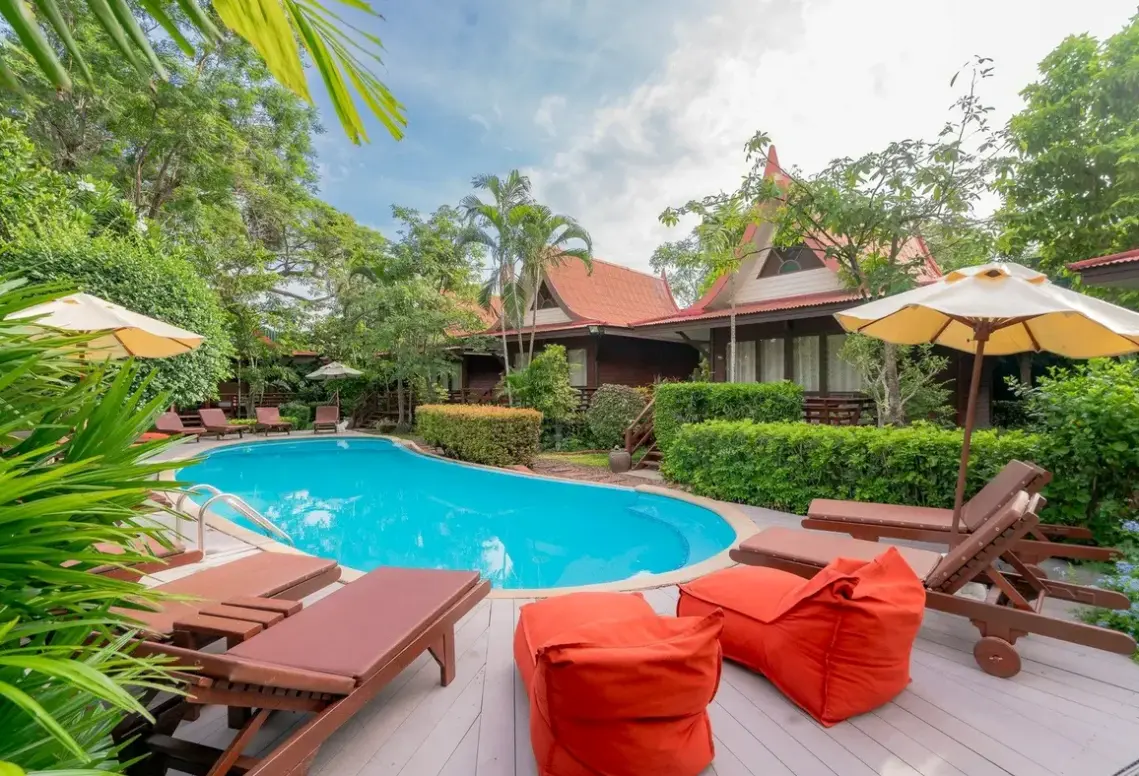Basen w hotelu Baan Duangkaew Resort
