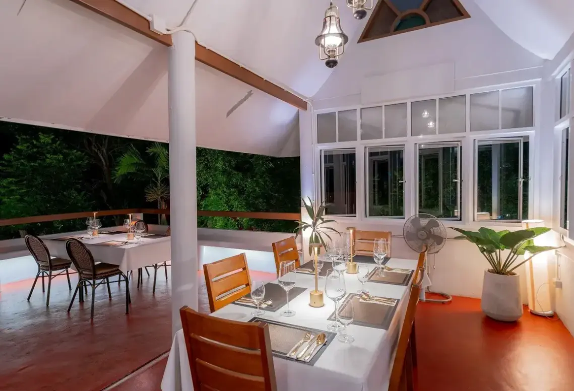 Restauracja i jedzenie w hotelu Baan Duangkaew Resort
