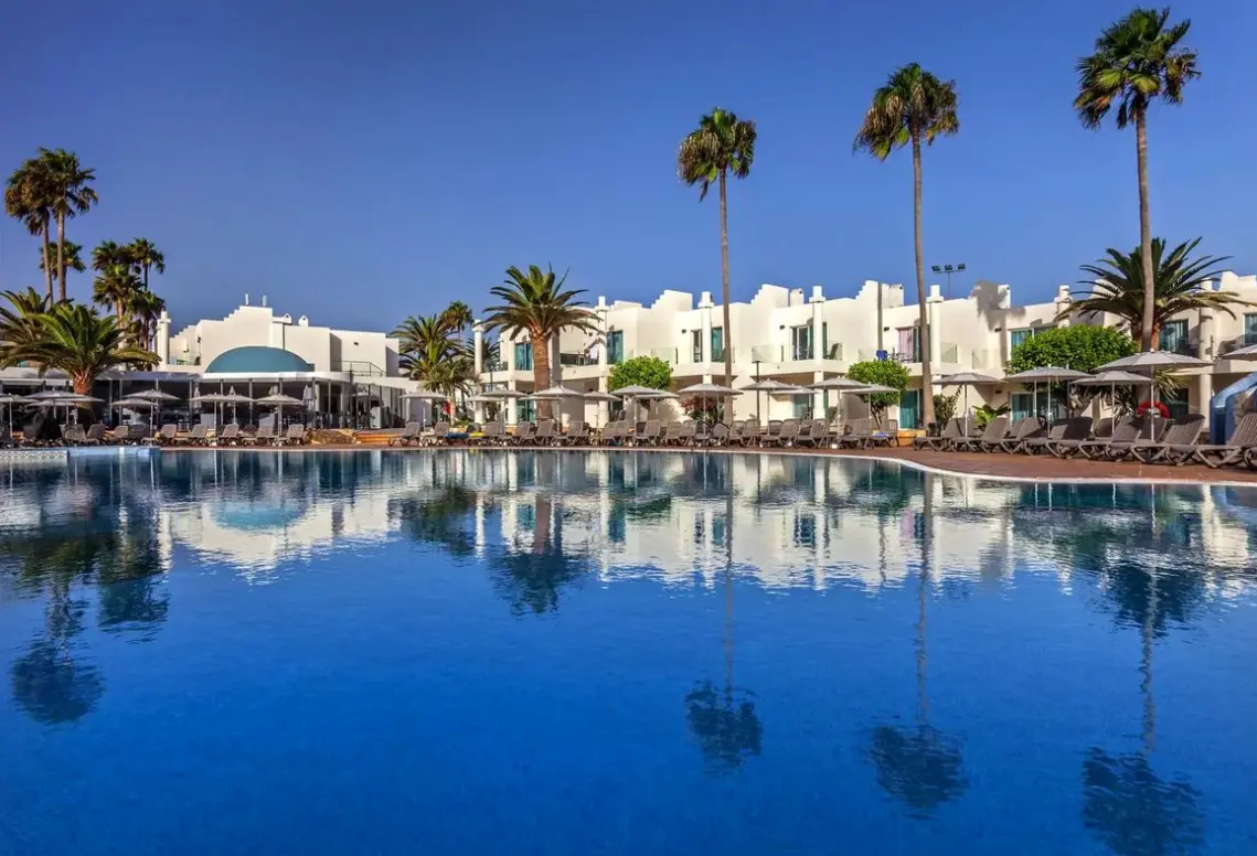 Basen w hotelu Barceló Corralejo Sands