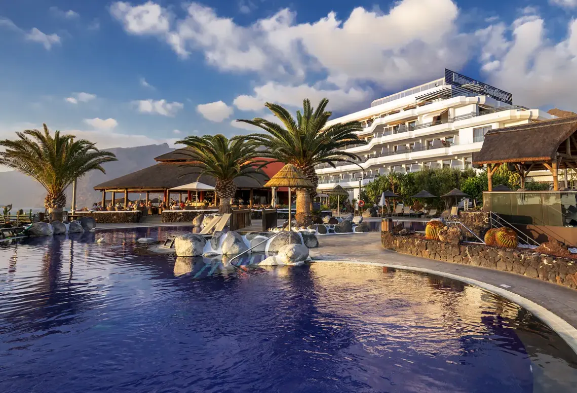 Basen w hotelu Barceló Santiago