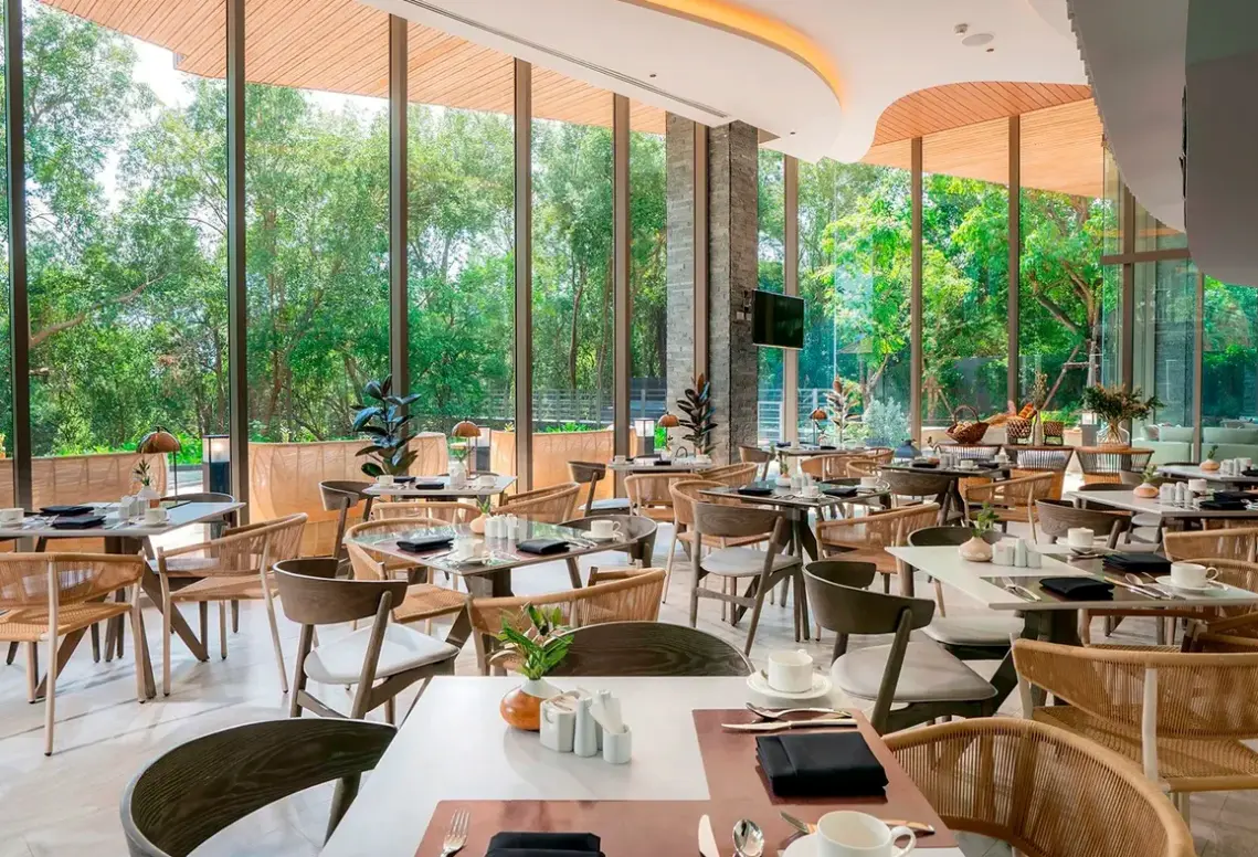 Restauracja i jedzenie w hotelu Bayphere Hotel Pattaya
