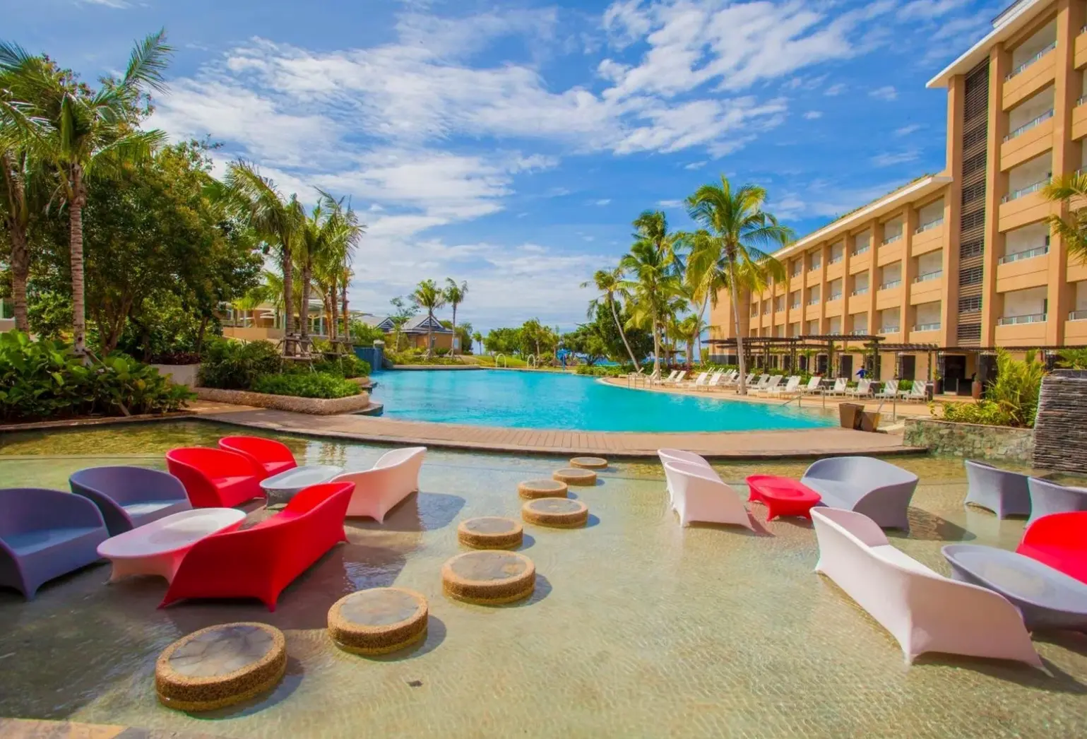 Basen w hotelu BE Grand Resort Bohol