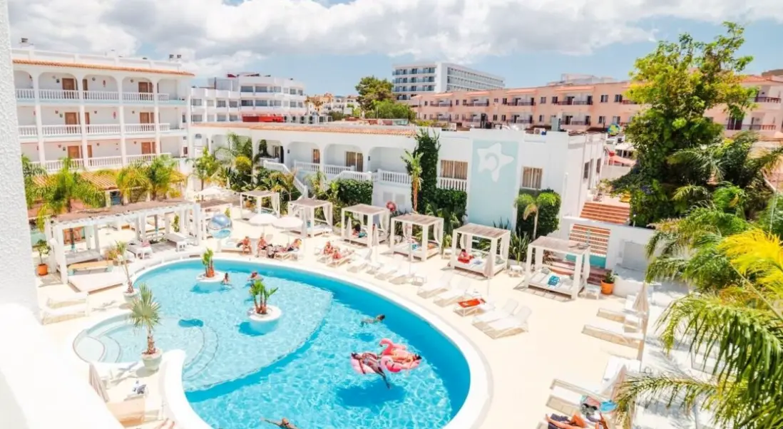 Basen w hotelu Beach Star Ibiza Affiliated by Senator