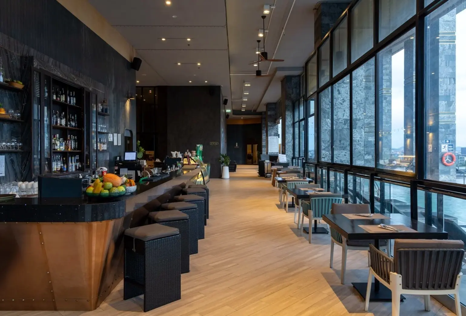 Restauracja i jedzenie w hotelu Brighton Grand Hotel Pattaya
