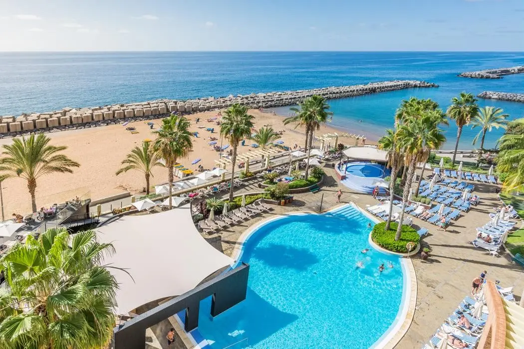 Basen w hotelu Calheta Beach