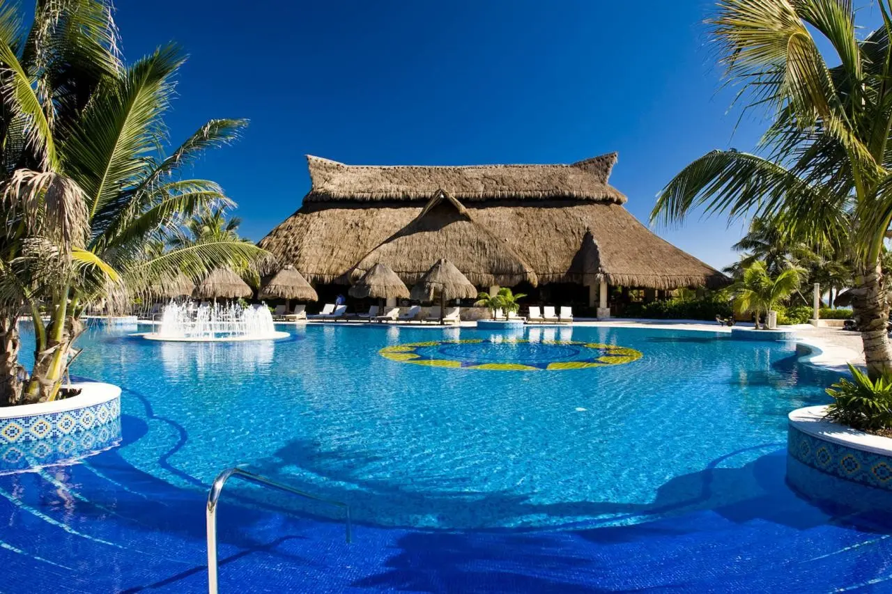 Basen w hotelu Catalonia Royal Tulum