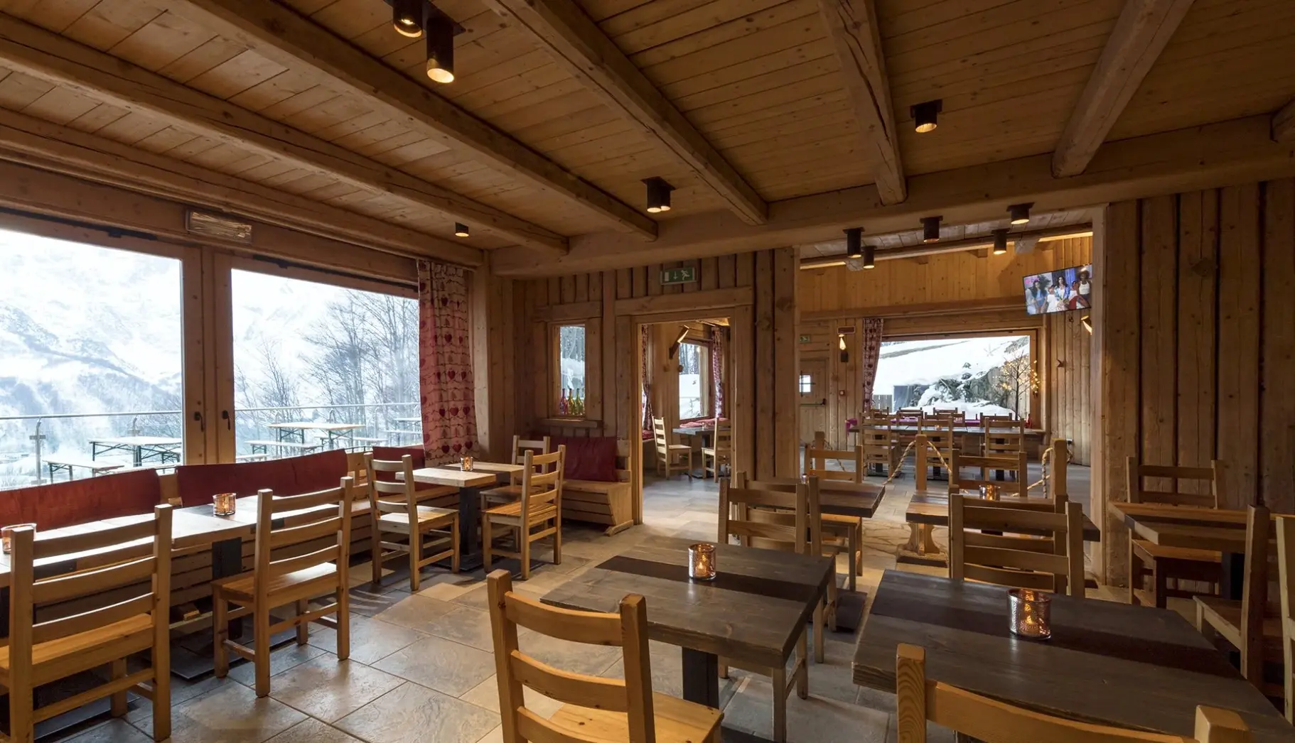 Restauracja i jedzenie w hotelu Chalet Morel