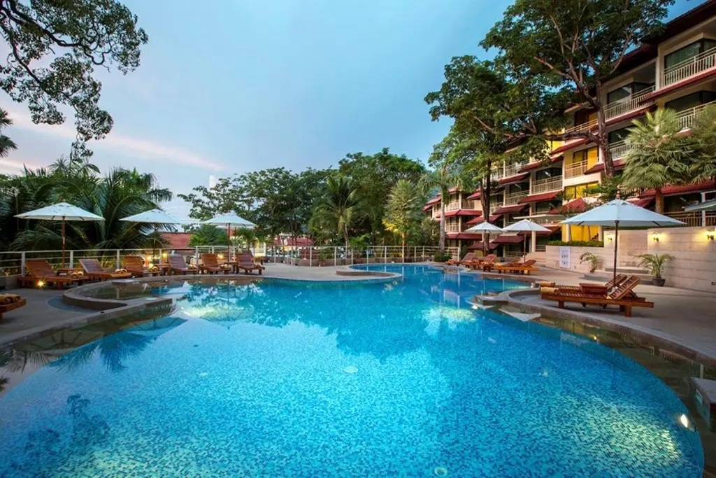 Basen w hotelu Chanalai Flora Resort