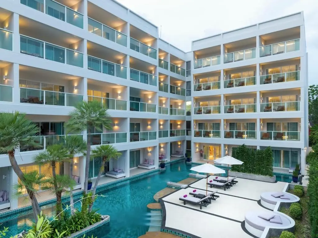 Basen w hotelu Chanalai Romantica Resort