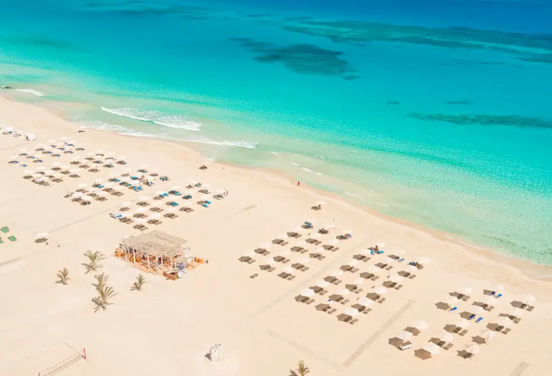 Plaża przy hotelu Cleopatra Sidi Heneish