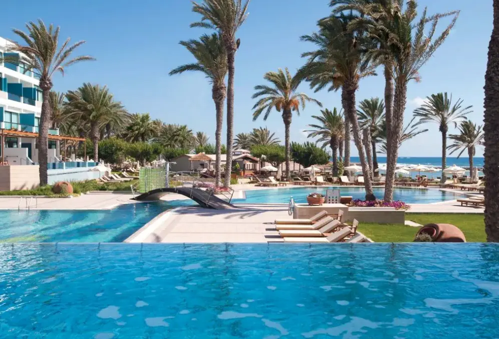 Basen w hotelu Constantinou Bros Asimina Suites Hotel