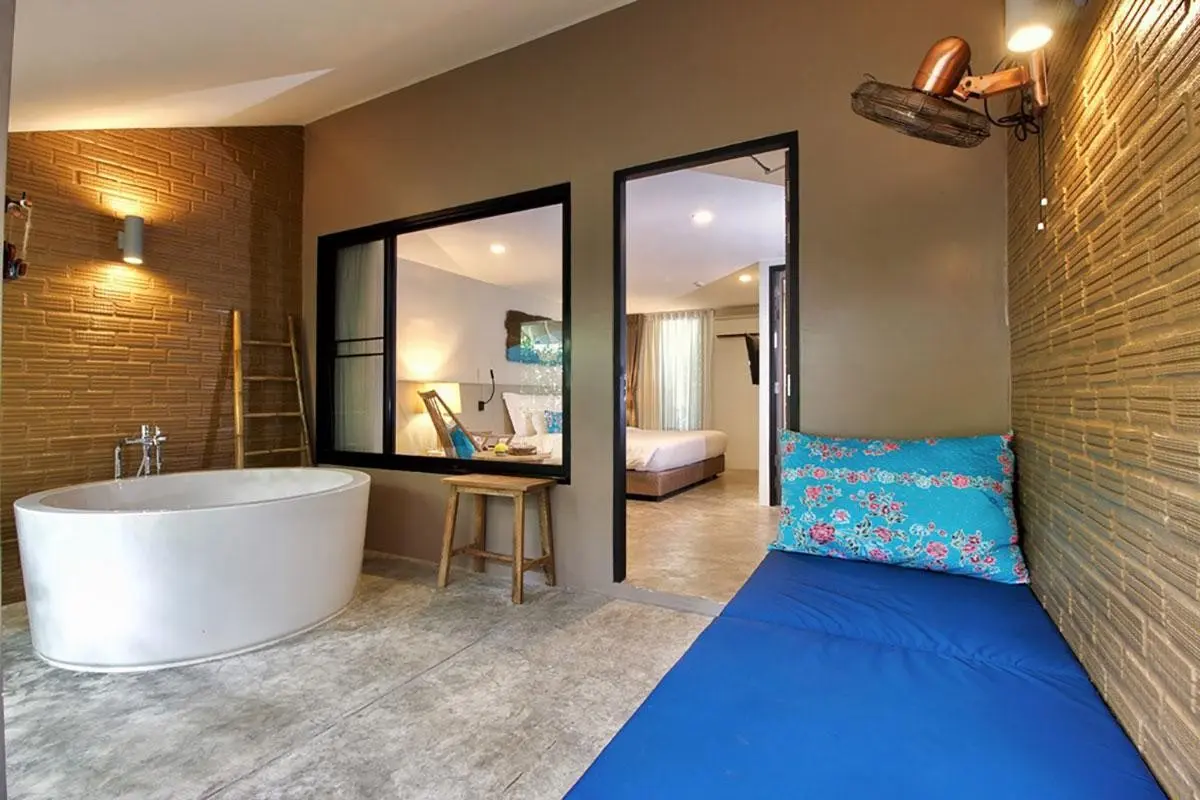 Łazienka w pokoju hotelu Deevana Krabi Resort