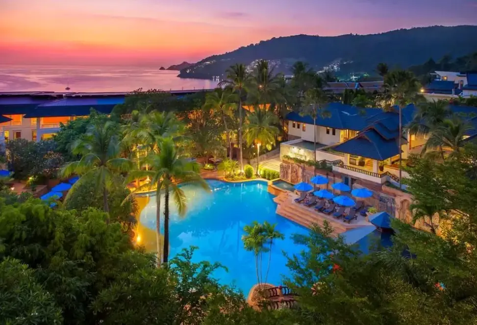 Basen w hotelu Diamond Cliff Resort & Spa