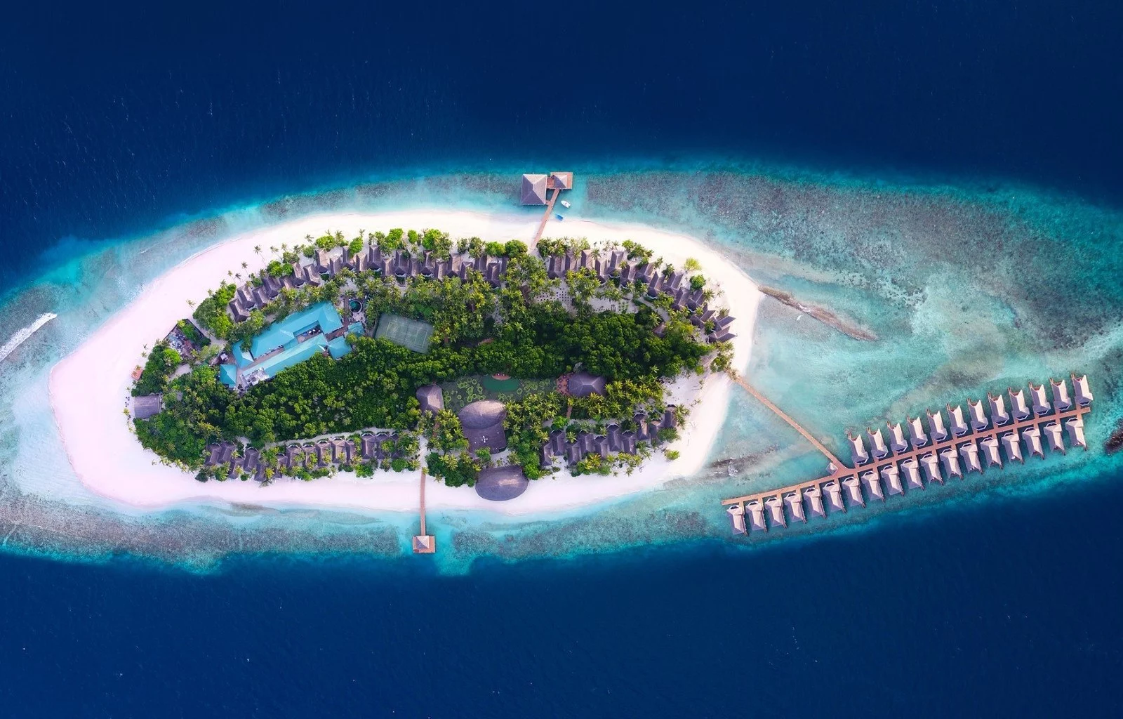 Hotel Dreamland Maldives - The Unique Sea & Lake Resort Spa