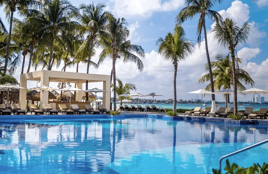 Basen w hotelu Dreams Sands Cancun Resort & Spa