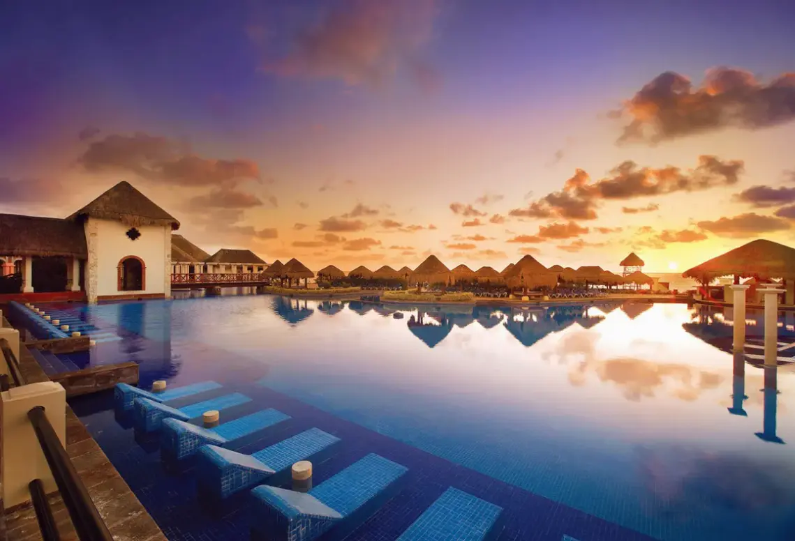 Basen w hotelu Dreams Sapphire Resort & Spa