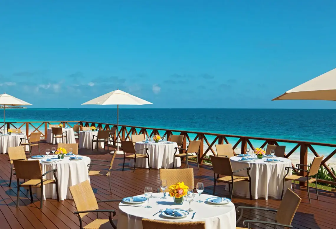 Restauracja i jedzenie w hotelu Dreams Sapphire Resort & Spa