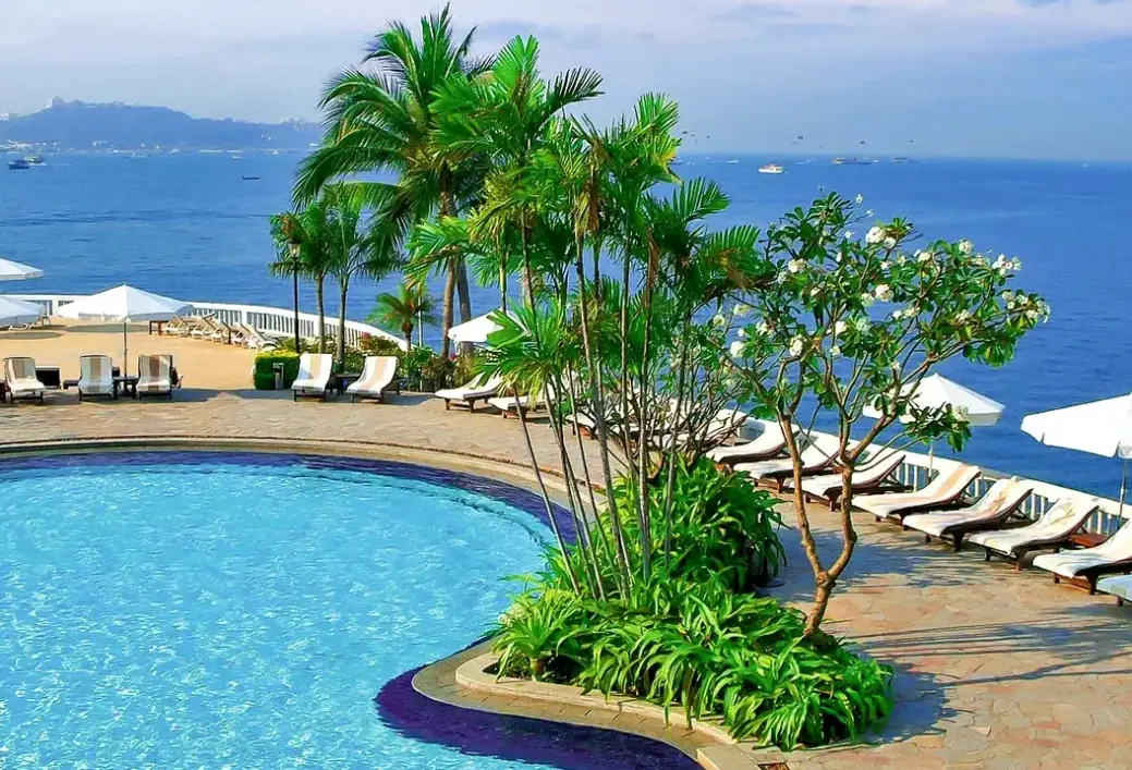 Basen w hotelu Dusit Thani Pattaya