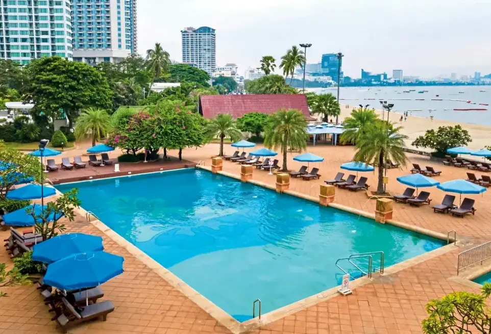 Basen w hotelu Dusit Thani Pattaya