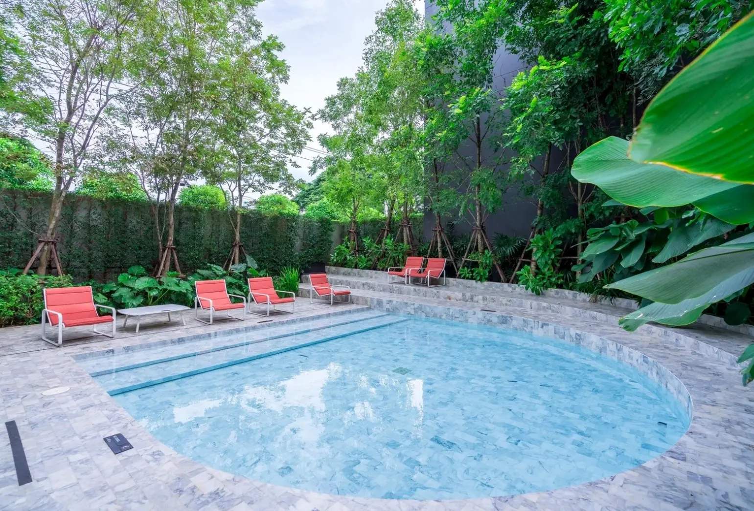 Basen w hotelu dusitD2 Hua Hin