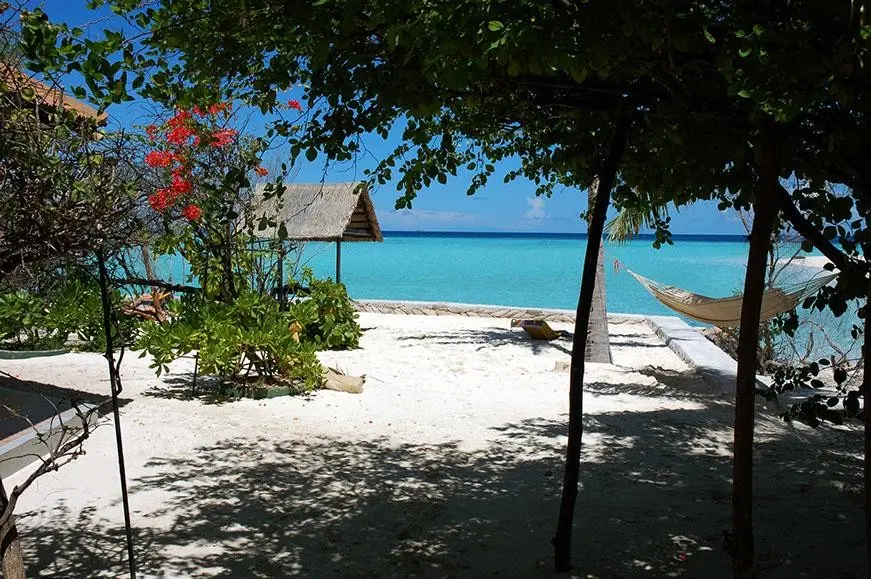 Plaża przy hotelu Embudu Village Maldives