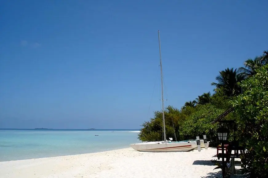 Plaża przy hotelu Embudu Village Maldives
