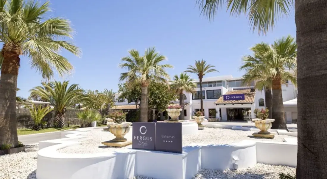 Plaża przy hotelu Fergus Style Bahamas