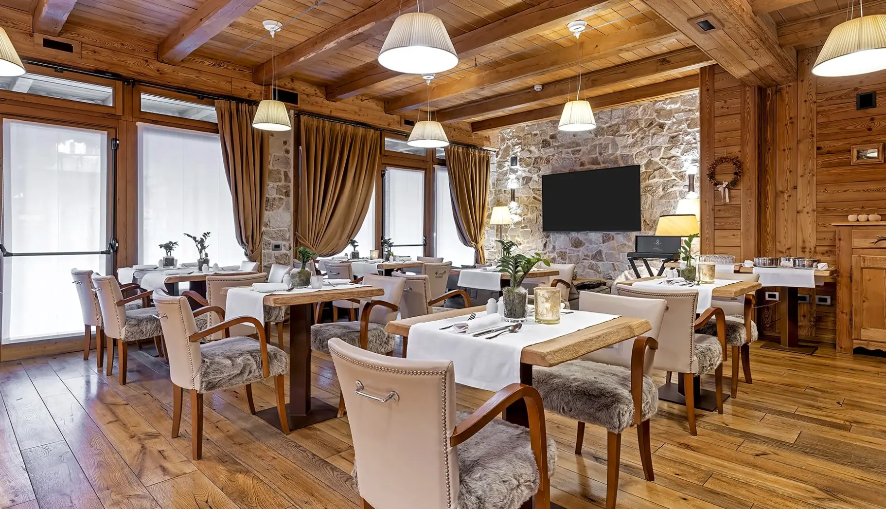 Restauracja i jedzenie w hotelu Fiocco Di Neve Relais & SPA
