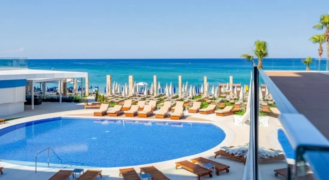 Basen w hotelu Flamingo Paradise Beach