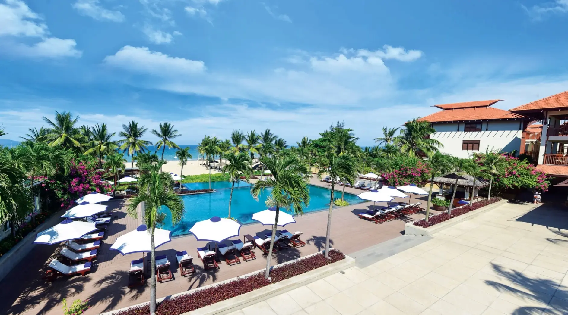 Basen w hotelu Furama Resort Danang