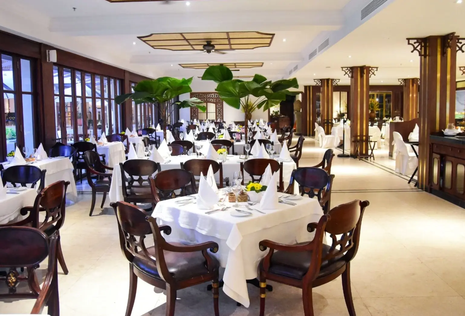 Restauracja i jedzenie w hotelu Furama Resort Danang
