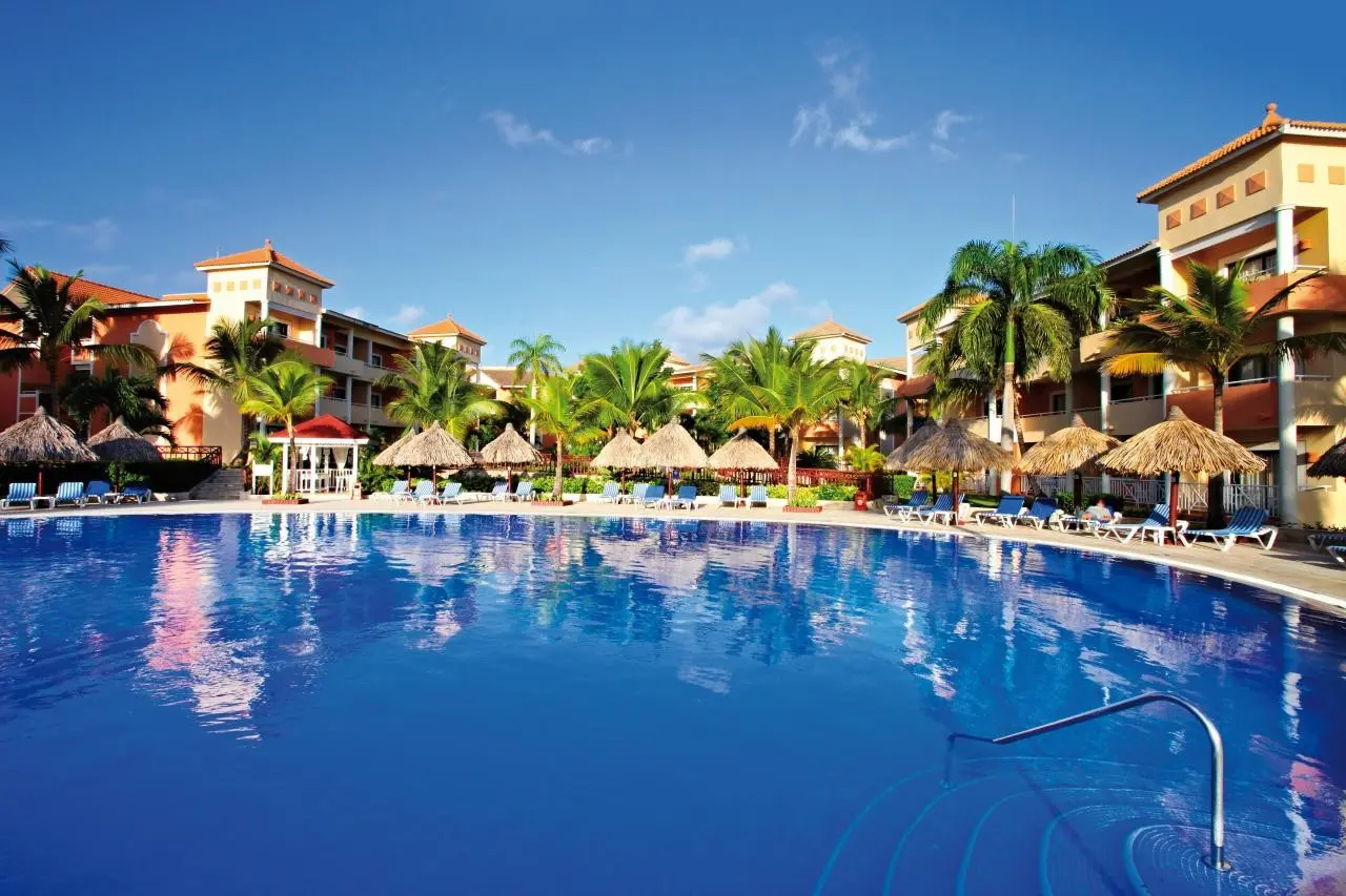 Basen w hotelu Grand Bahia Principe Turquesa