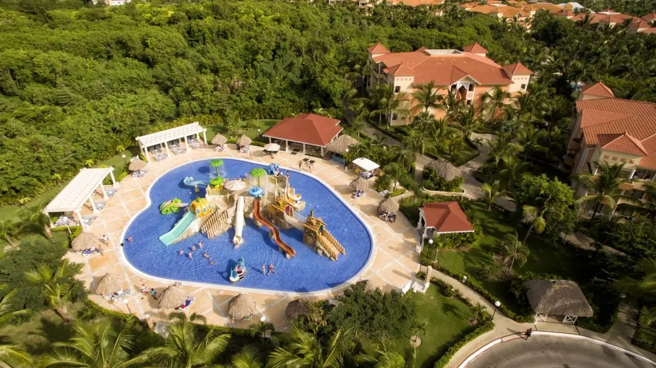 Basen w hotelu Grand Bahia Principe Turquesa