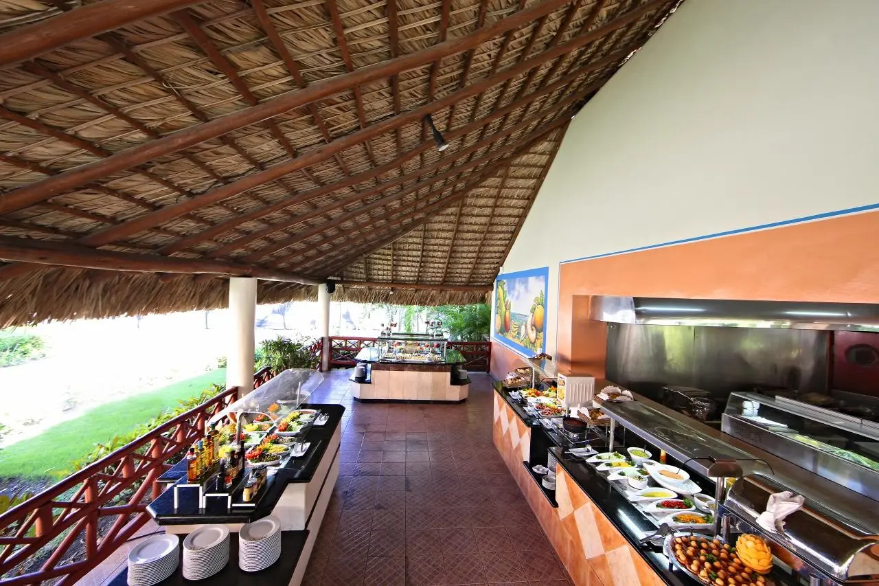 Restauracja i jedzenie w hotelu Grand Bahia Principe Turquesa