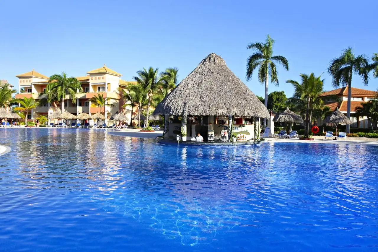 Basen w hotelu Grand Bahia Principe Turquesa