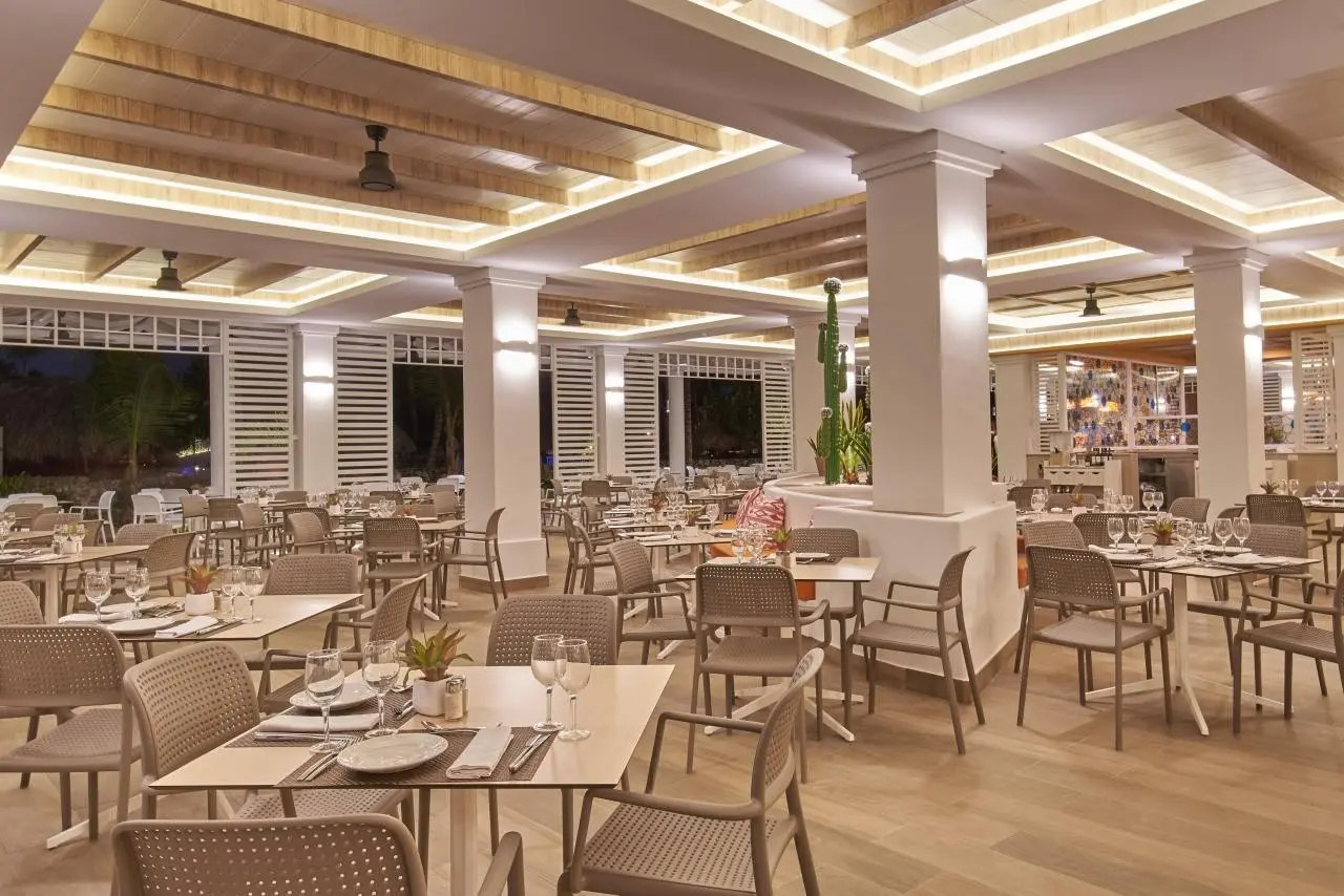 Restauracja i jedzenie w hotelu Grand Bahia Principe Turquesa