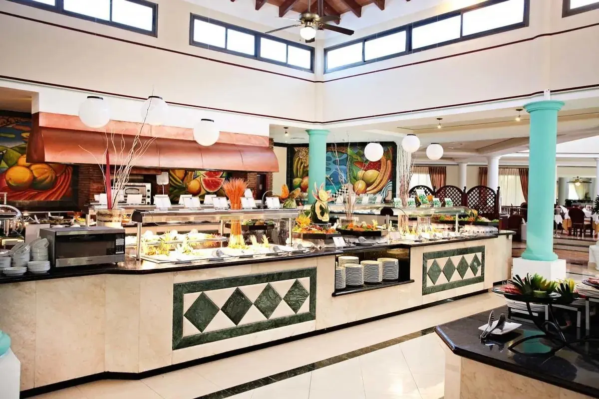 Restauracja i jedzenie w hotelu Grand Bahia Principe Turquesa