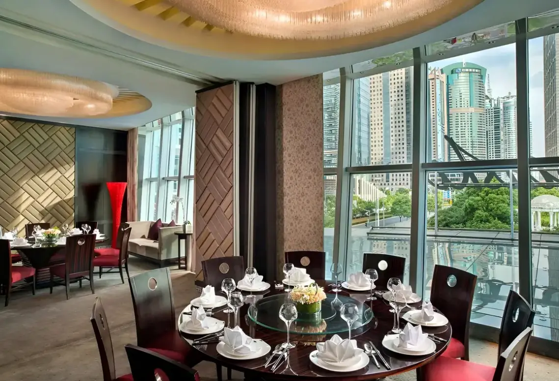 Restauracja i jedzenie w hotelu Grand Kempinski Hotel Shanghai