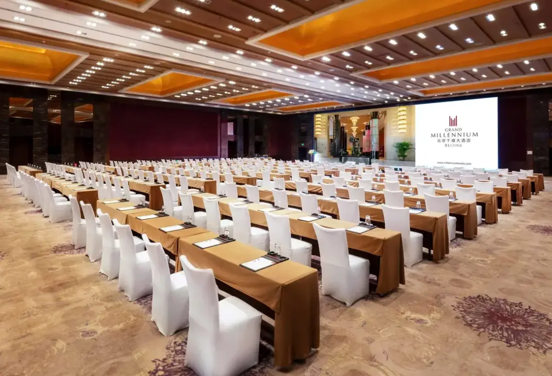Restauracja i jedzenie w hotelu Grand Millennium Beijing