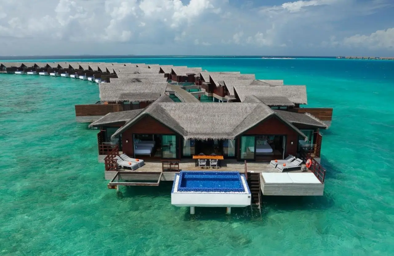 Plaża przy hotelu Grand Park Kodhipparu, Maldives