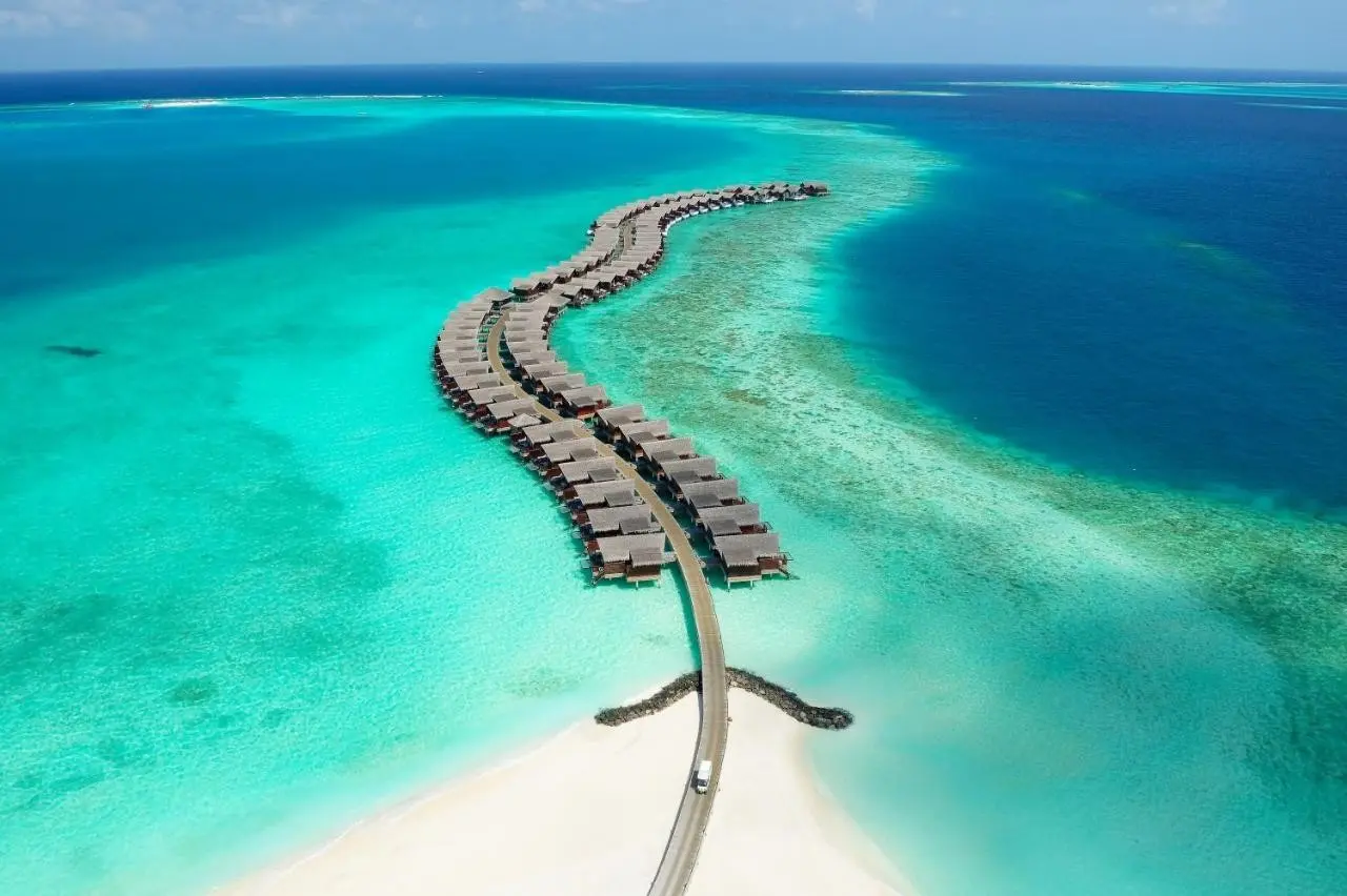 Plaża przy hotelu Grand Park Kodhipparu, Maldives