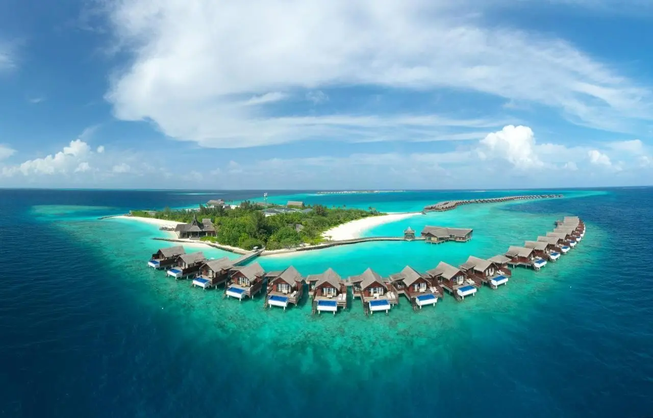 Plaża przy hotelu Grand Park Kodhipparu, Maldives