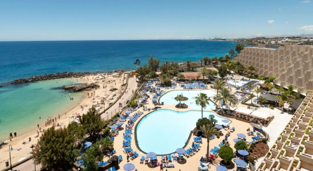 Basen w hotelu Grand Teguise Playa