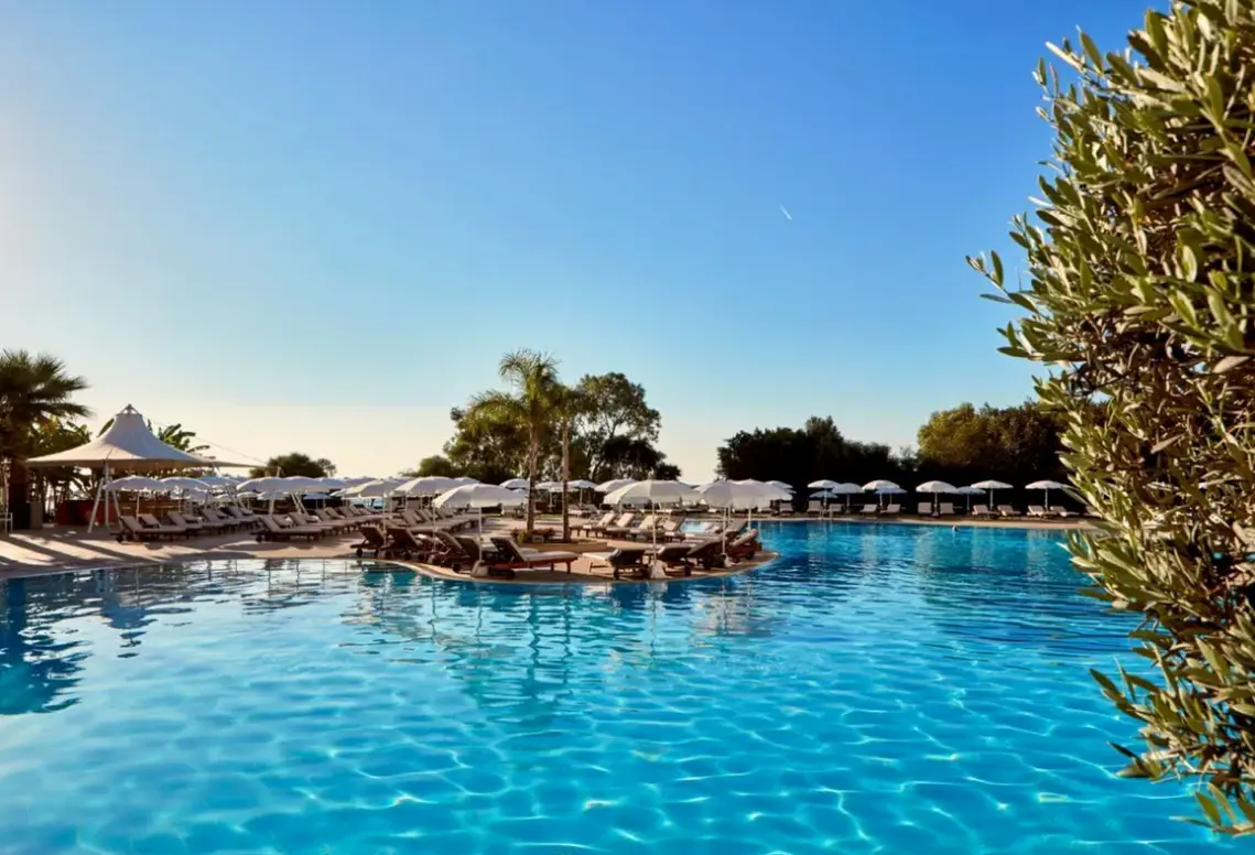 Basen w hotelu Grecian Park Hotel
