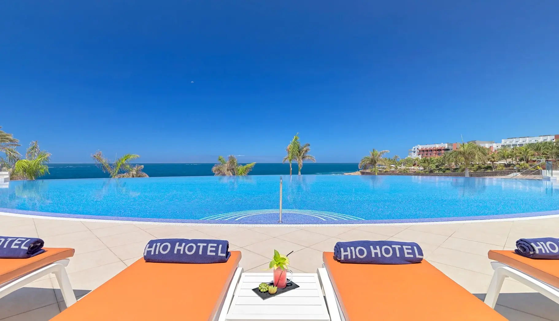 Basen w hotelu H10 Atlantic Sunset Horizons Collection