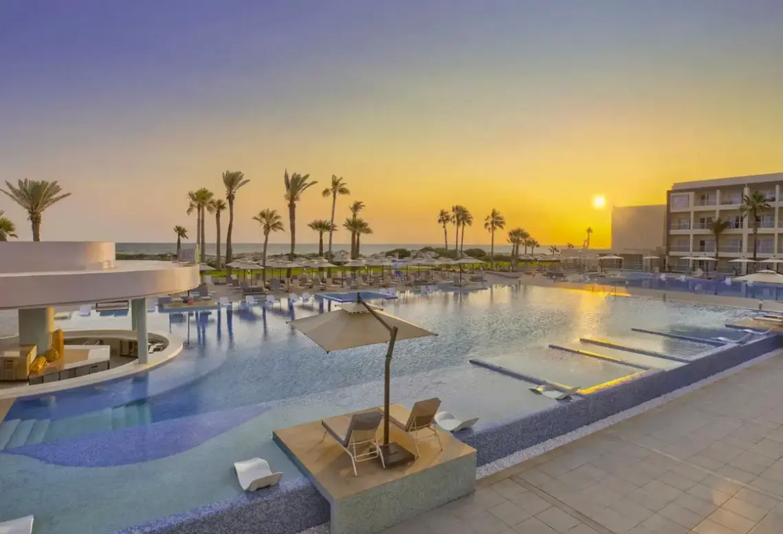 Basen w hotelu Hilton Skanes Monastir Beach Resort